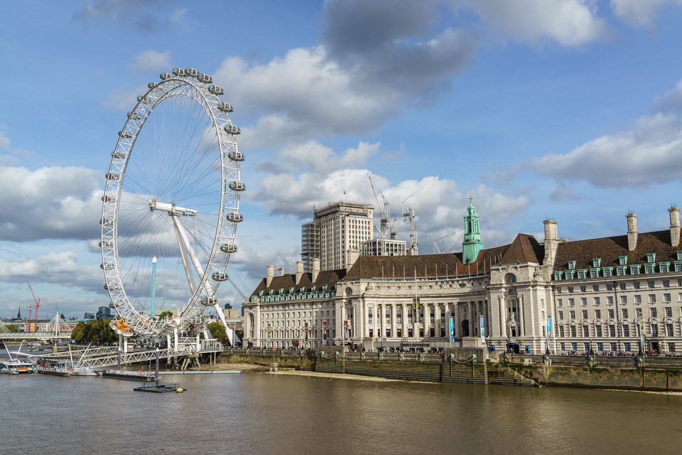 A LOOK AT LONDON – Luis Valdés